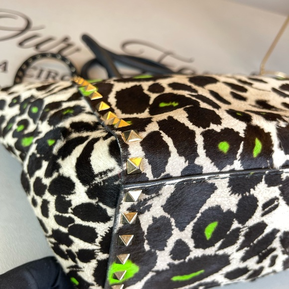 Authentic Valentino Animal Print Tote Bag Black Green Leather Large - Picture 4 of 15